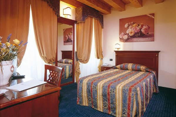 Hotel Villa Dei Carpini Oderzo Exterior photo